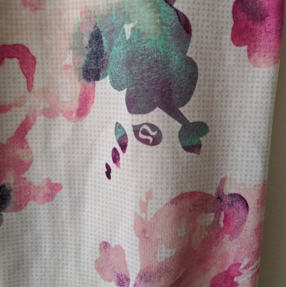 RARE Lululemon Blurred Blossom Wunder Under Crop - Picture 8 of 8